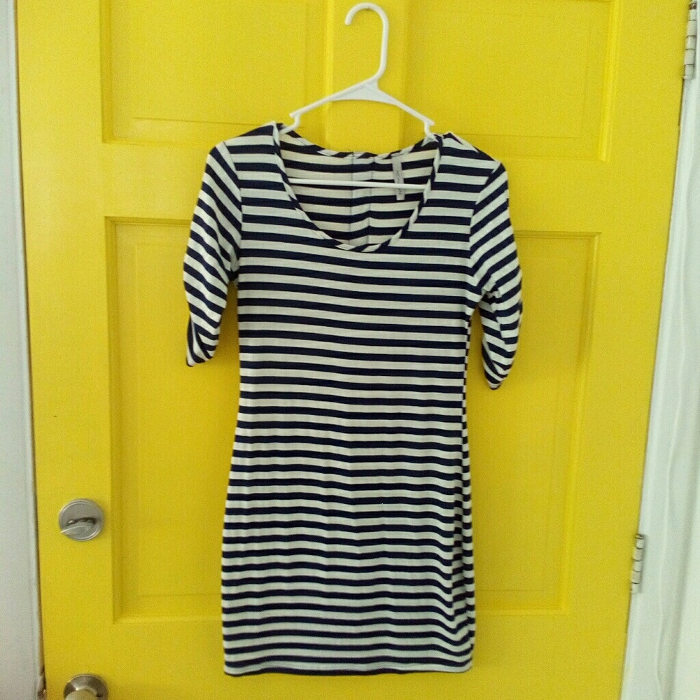 Body fit stripe mini dress - Picture 3 of 4